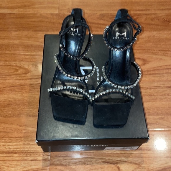 NWT MARC FISHER HEELS BLACK SUEDE WITH FAKE DIAMONDS ALL ACROSS SIZE Womens 7‌‌‍ - Picture 5 of 11